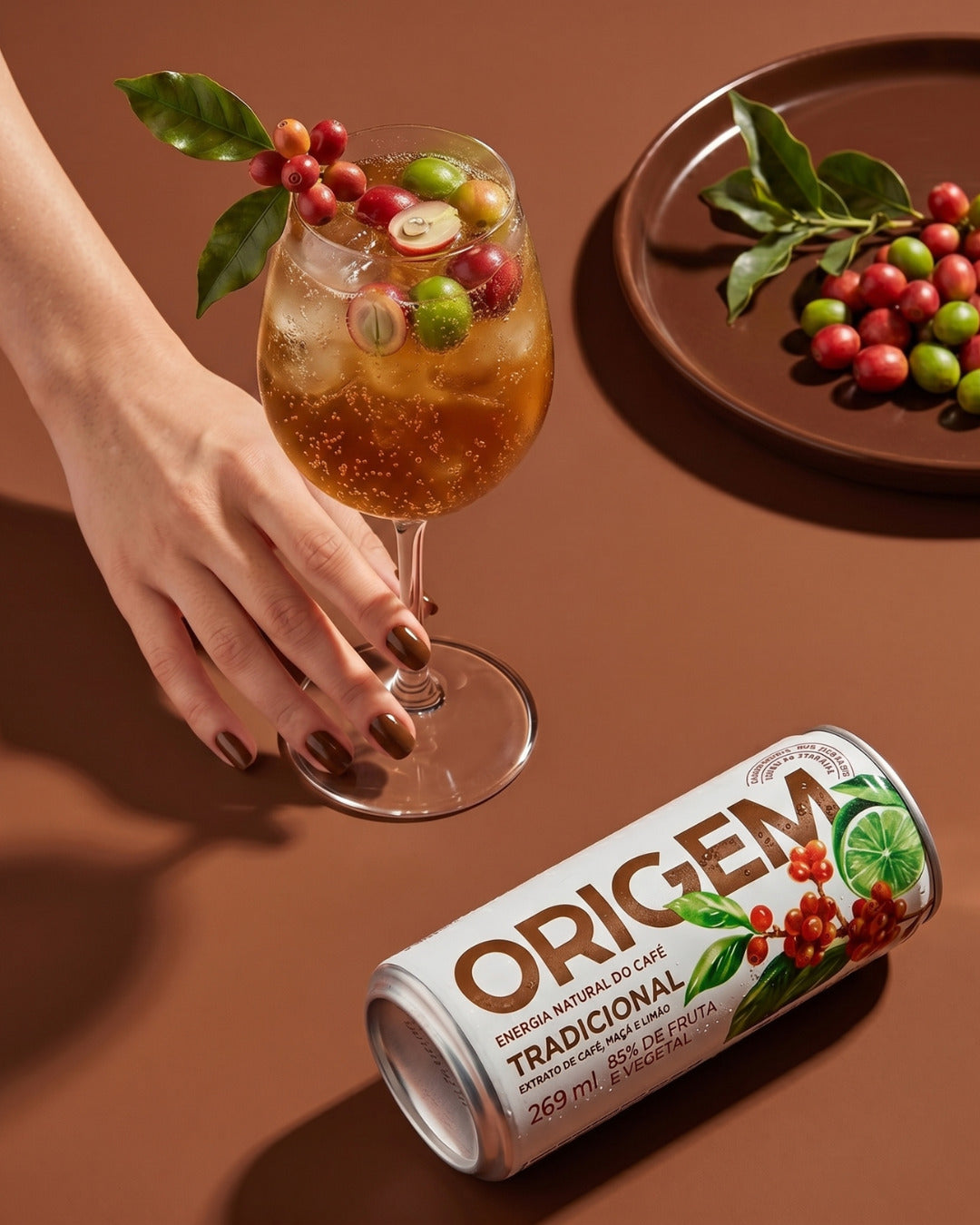 ORIGEM Tradicional servido em taça com cerejas de café