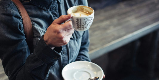 Cafeína e sono: até que horas dá para tomar seu café (ou energético)?